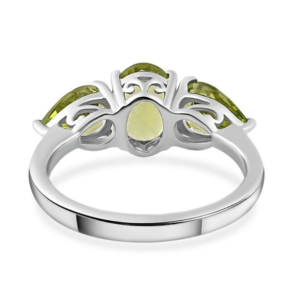 Sterling Silver and Peridot Green Gemstone Ring - Picture 11 of 14
